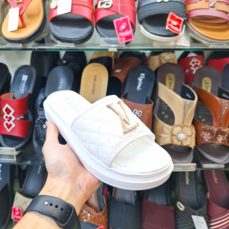 SANDAL WANITA FLAT LV NOBODY