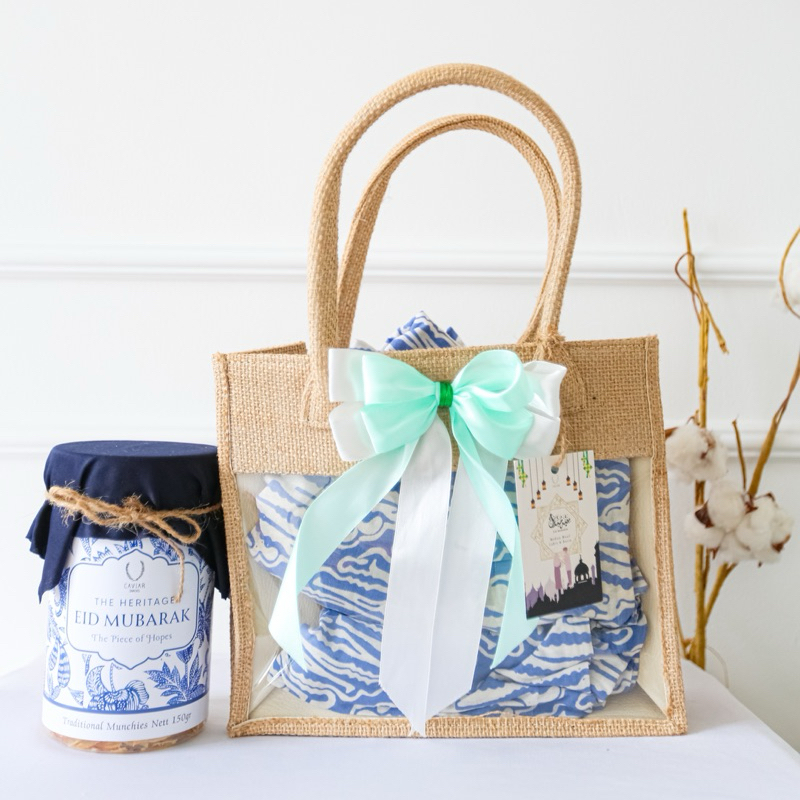 

HAMPERS IDUL FITRI GIFTS SNACKS TOPLES KERIPIK CASSAVA TRADISIONAL PARCEL BATIK GIFT PARSEL EID MUBARAK