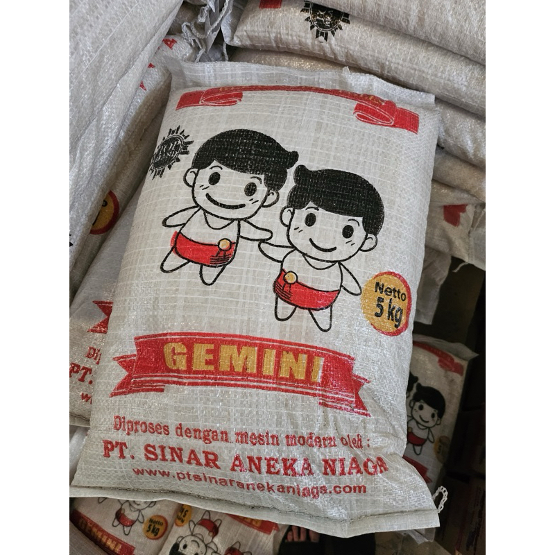 

BERAS GEMINI MEDIUM SORTIR 5 & 10 KG / BERAS PILIHAN KUALITAS MEDIUM MEDAN MURAH