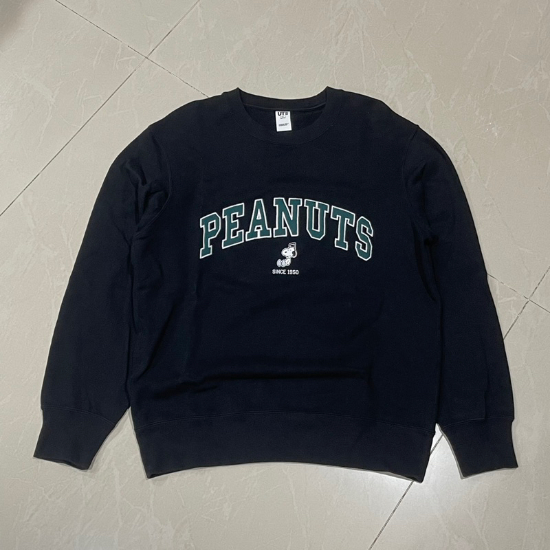 Uniqlo Snoopy Peanuts Crewneck Sweater