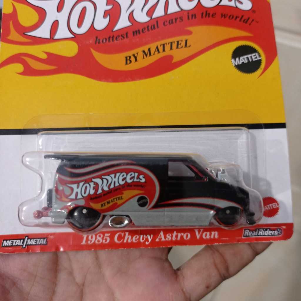 Hotwheels premium ban karet 1985 chevy astro van