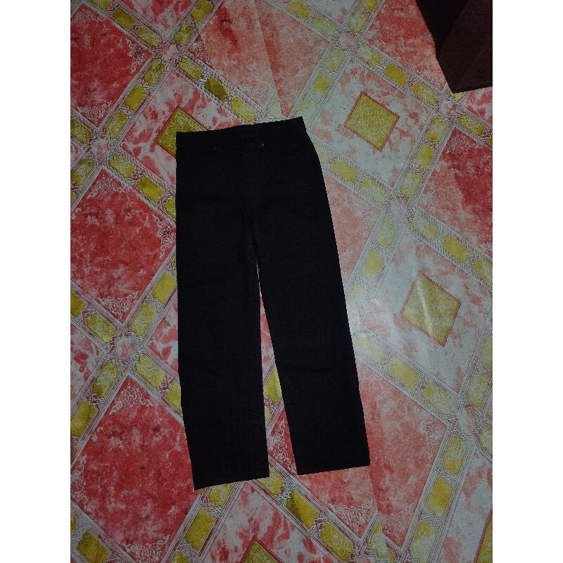 Jeans uniqlo hitam pekat like new