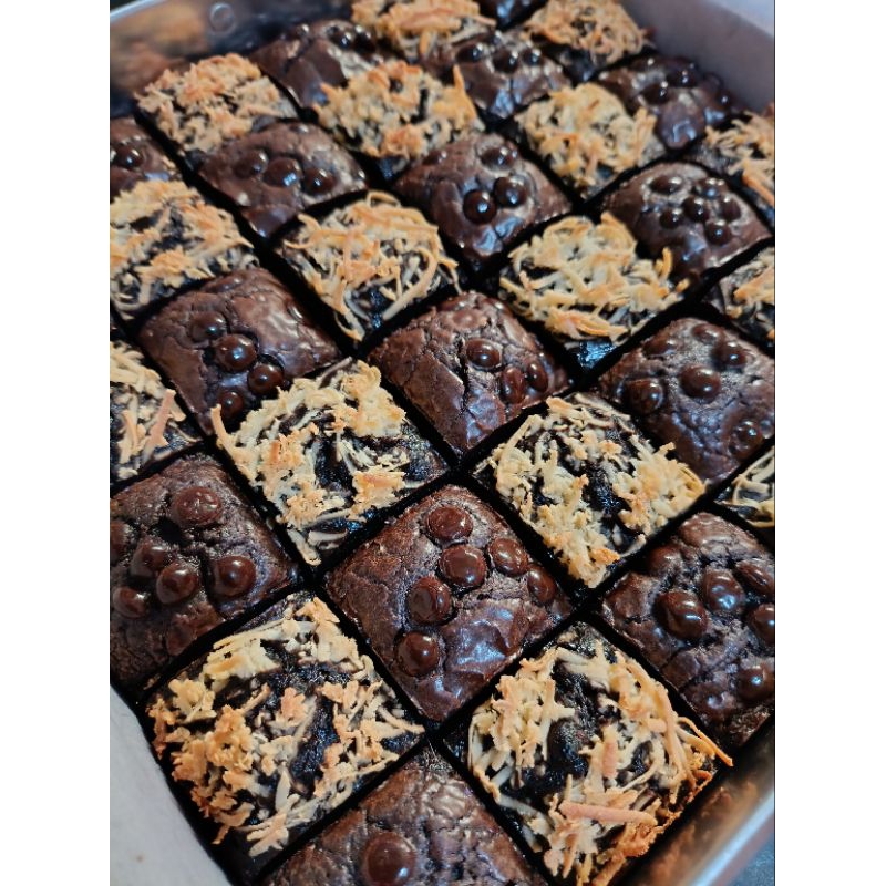 

FUDGY BROWNIES PREMIUM COKLAT 36 SLICE