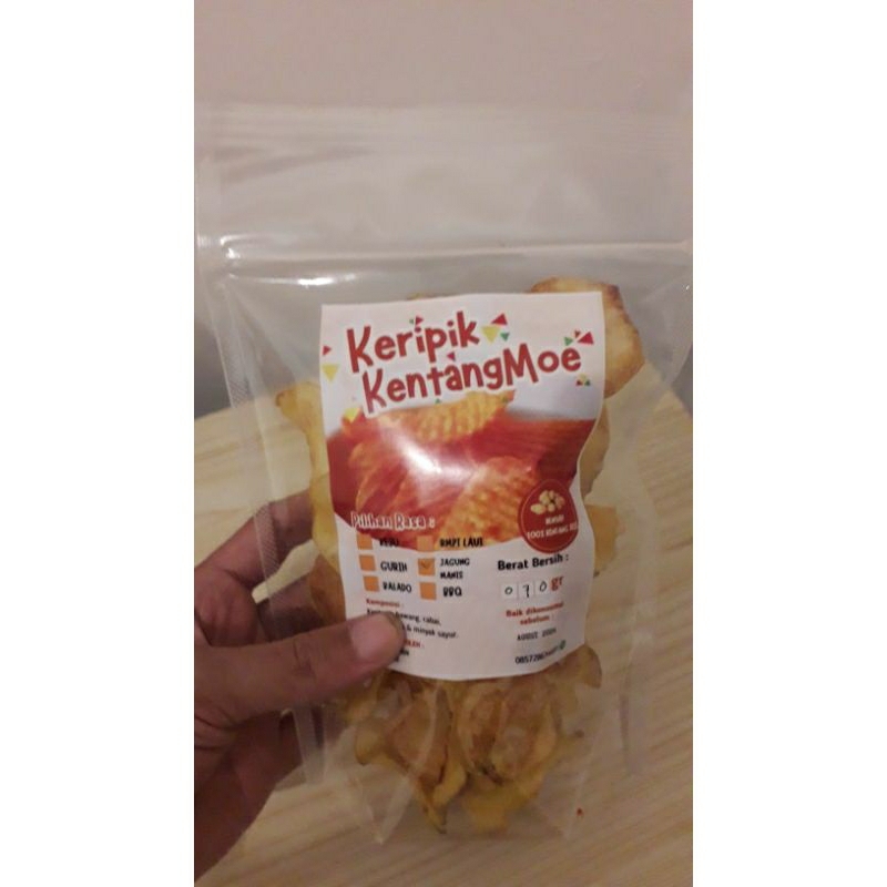 

Keripik KentangMoe, gurih lezat, renyah kriuk. kemasan travel pack 75 gr