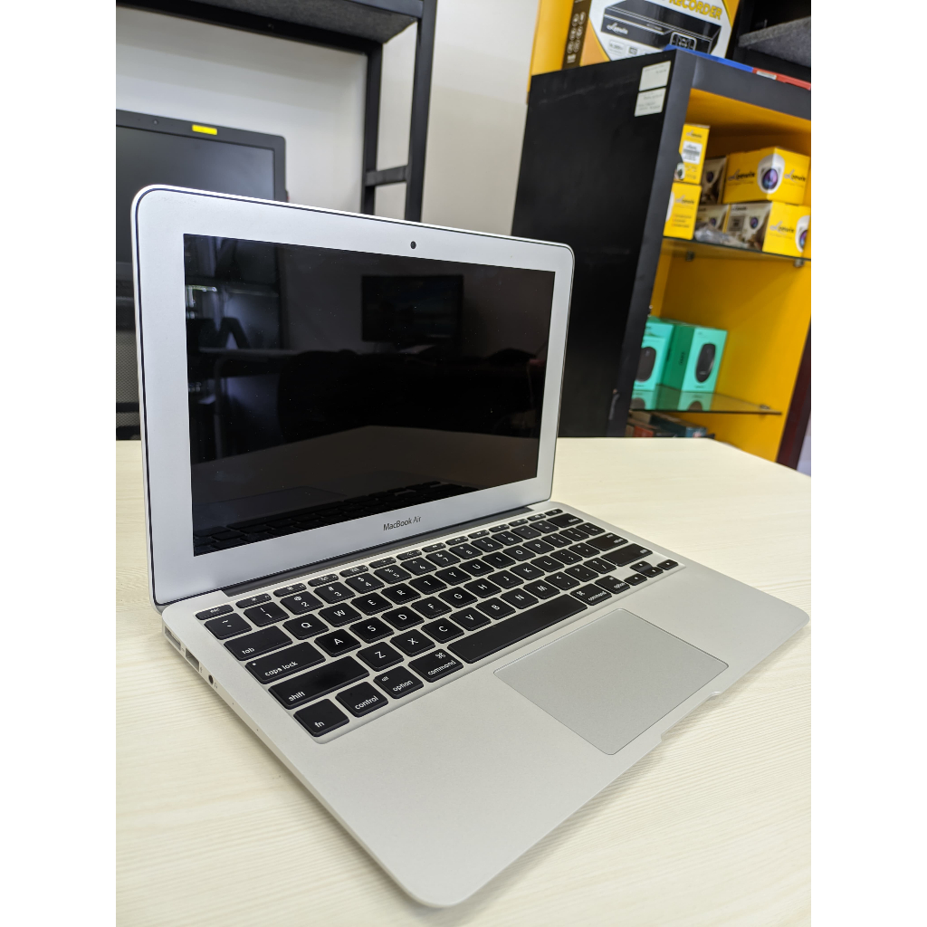 MacBook air 2015 11 inch mini Ram 4/128 GB
