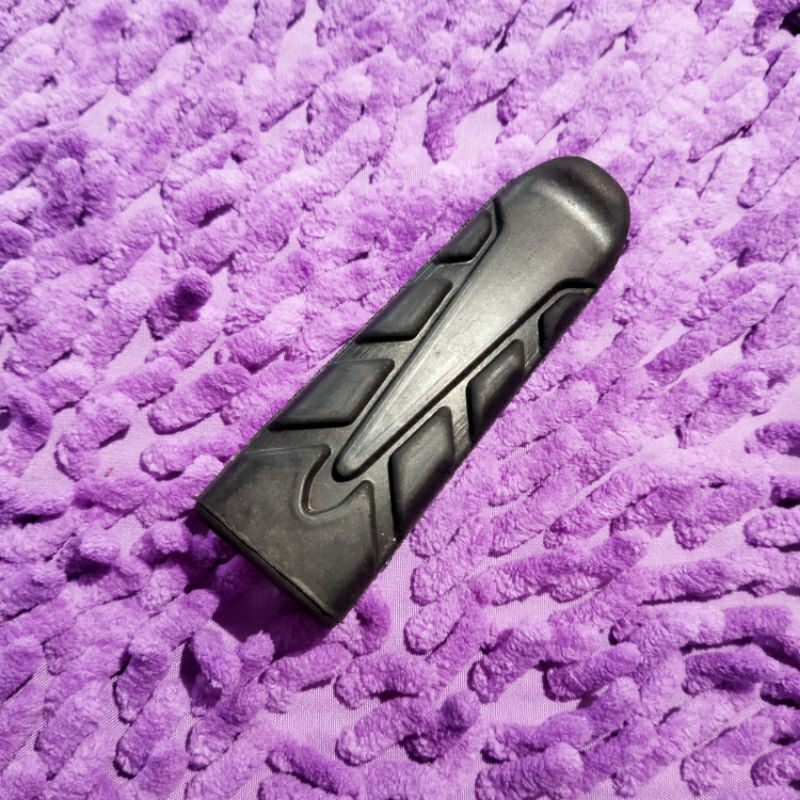 KARET STEP FOOTSTEP PIJAKAN KAKI DEPAN ORI HONDA NEW CBR 150 LED FACELIFT CB150R LED