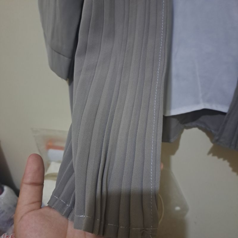 PRELOVED KEMEJA FORMAL 2 LAYER PLISKET LAYERED