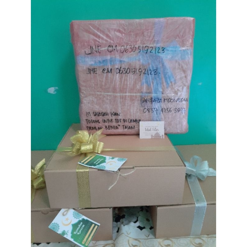 

Hampers Bingkisan Parcel Gift Souvenir Box Lebaran Idul Fitri Sajadah Estetik Premium Gold CremTebal Murah Cocok untuk Kado Guru dan Seserahan dan Oleh oleh haji dan umroh