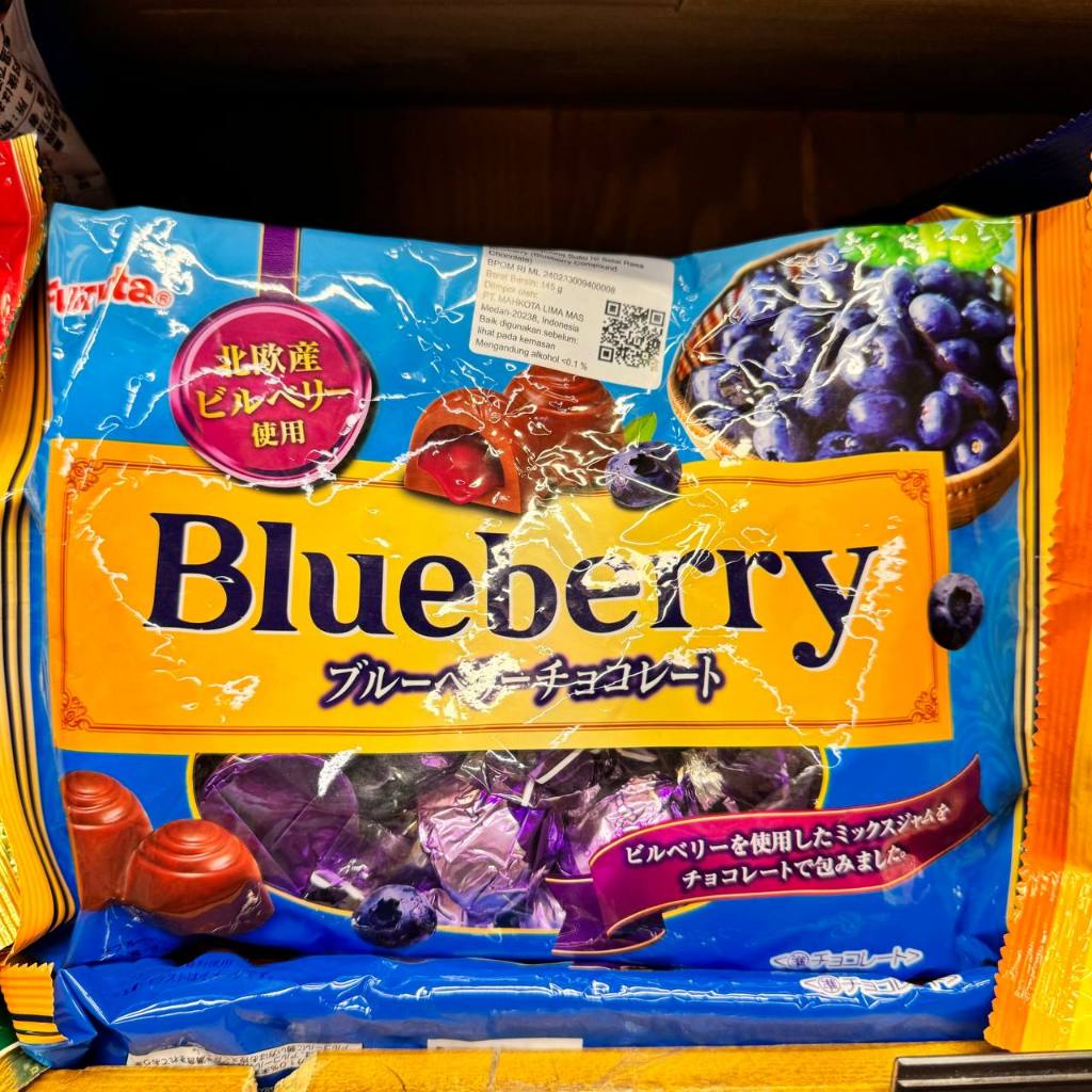 

Furuta Blueberry Chocolate / Cokelat Compound Susu Isi Selai Rasa Blueberry