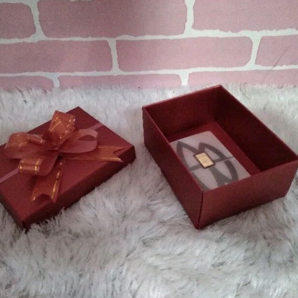 

NazhifaSakhy - Gift Box Kotak Kado Soft Box untuk Logam Mulia 11 x 8 x 4,5 cm Warna Merah