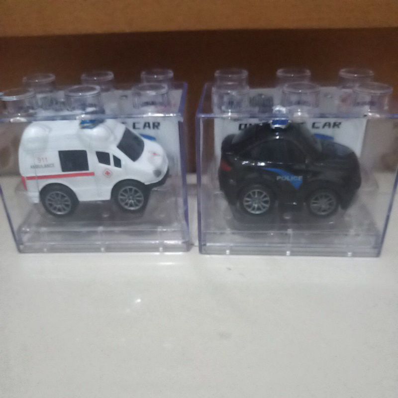 northland diecast car ambulance/police