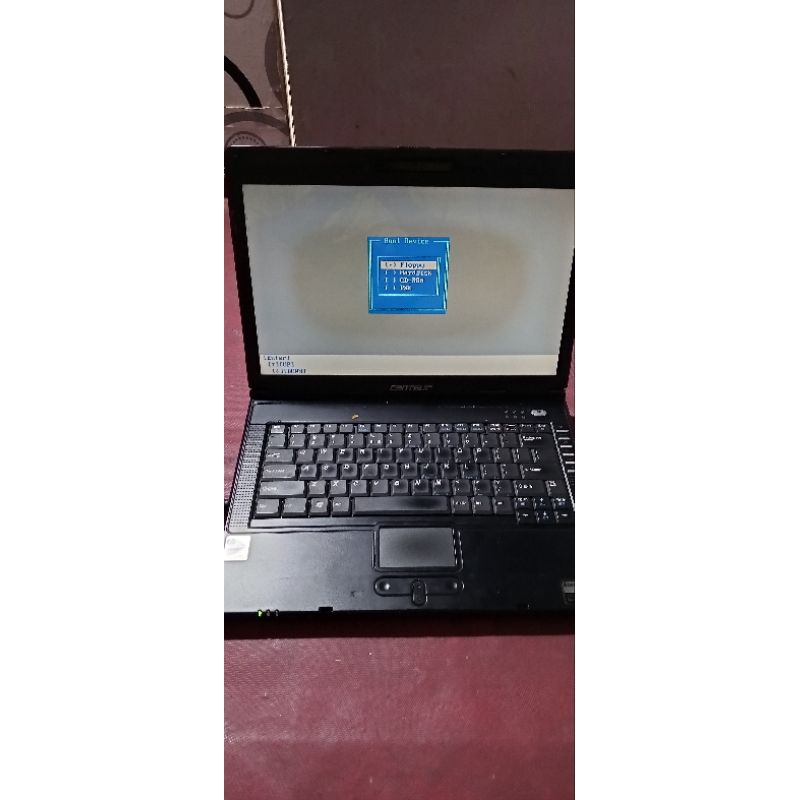 Laptop Axioo dan adaptor charger