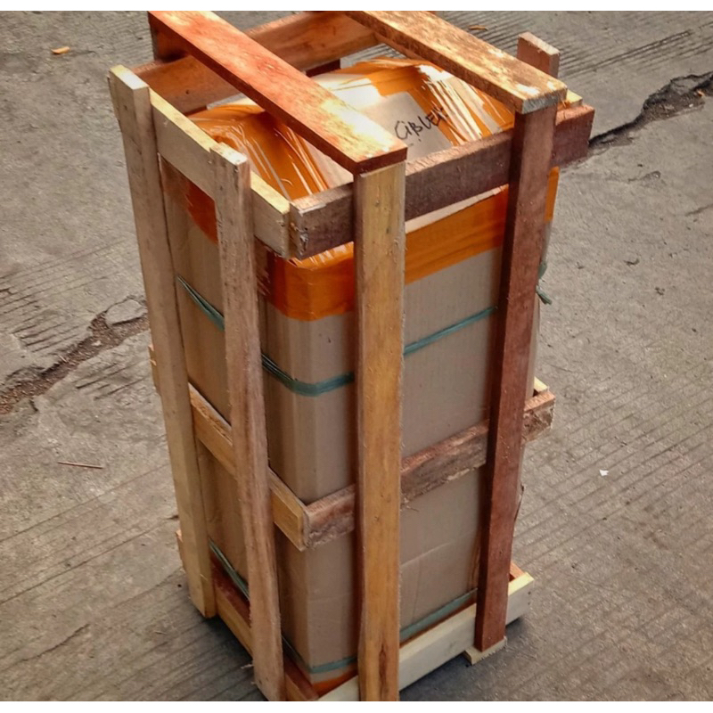 

Packing kayu besar