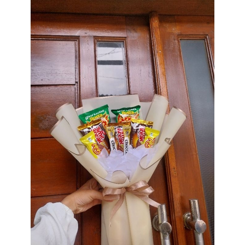 

Ready Bouquet snack/uang,boneka untuk ultah,wisuda dll