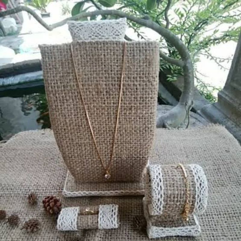 TEMPAT MAHAR SESERAHAN GELANG CINCIN KALUNG RUSTIC/TEMPAT SESERAHAN/DISPLAY KALUNG GELANG CINCIN RUS
