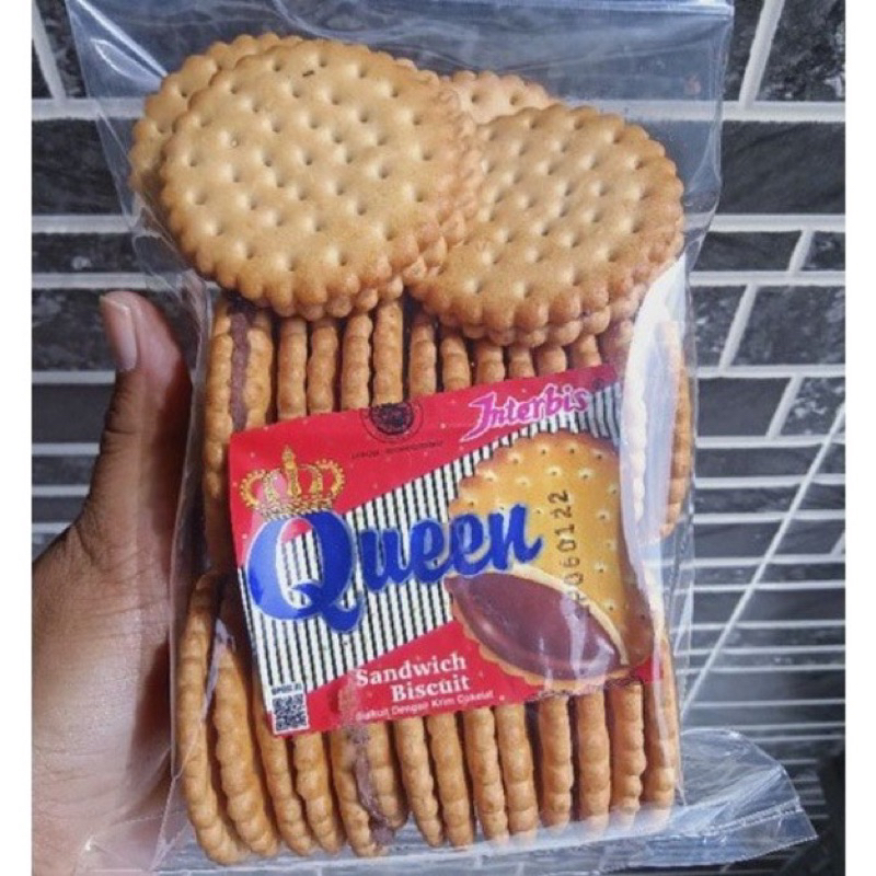 

Jajan jadul biscuit krim coklat ori merk Queen