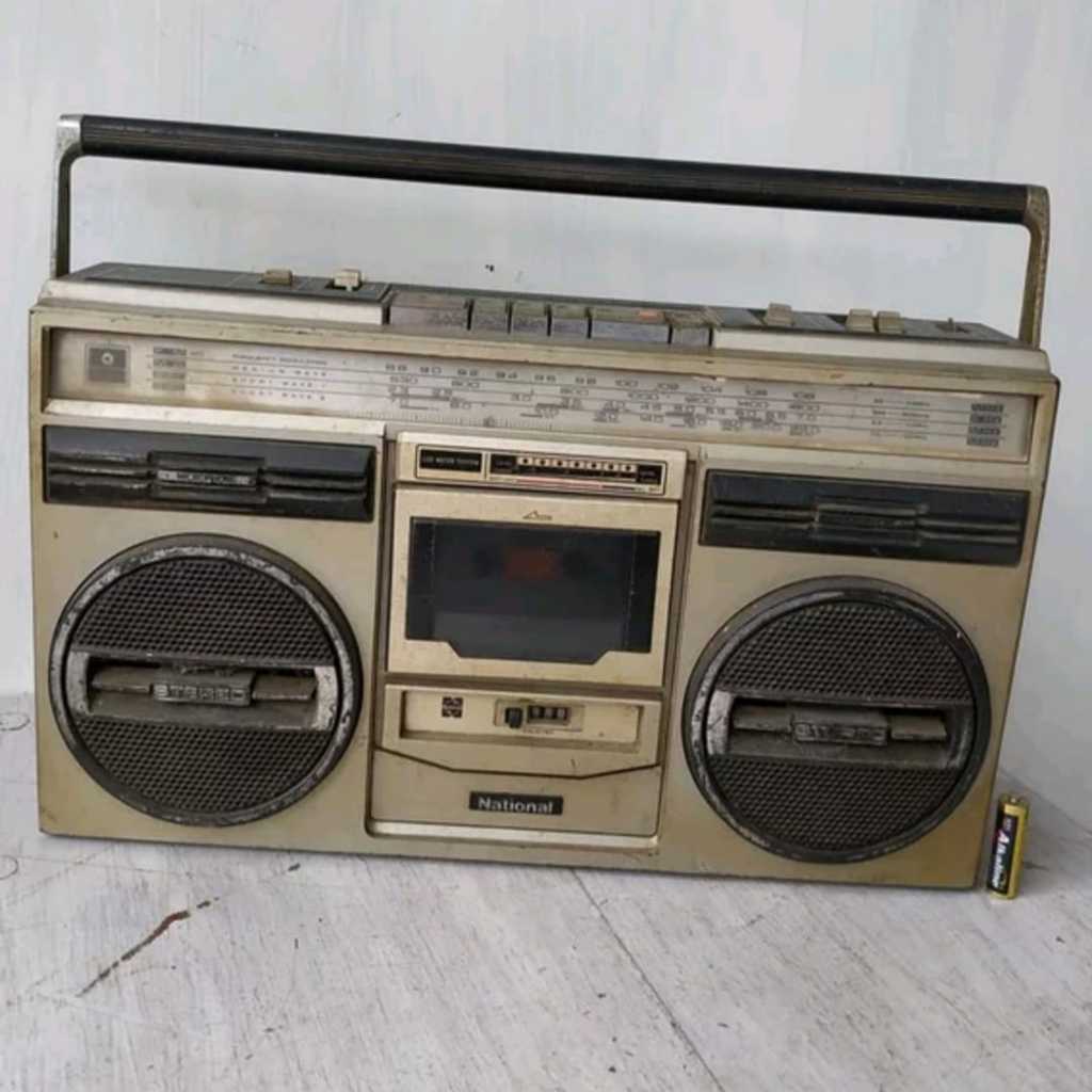 Pajangan Vintage Radio Kaset National