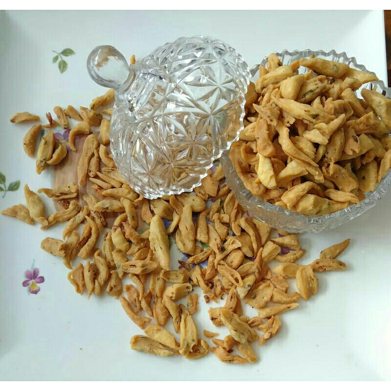 

KUE BAWANG GUNTIANG KHAS MINANG 1kg