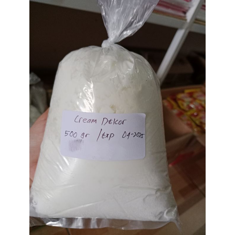 

BUTTER CREAM/CREAM DEKORASI SIAP PAKAI 500GR