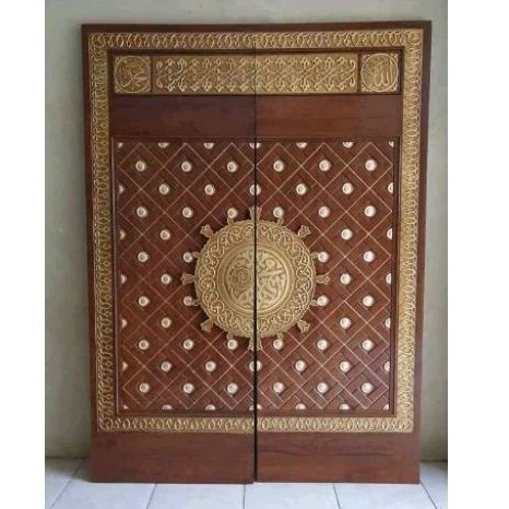 Pengrajin Replika Pintu Nabawi Ukiran Kayu Jati