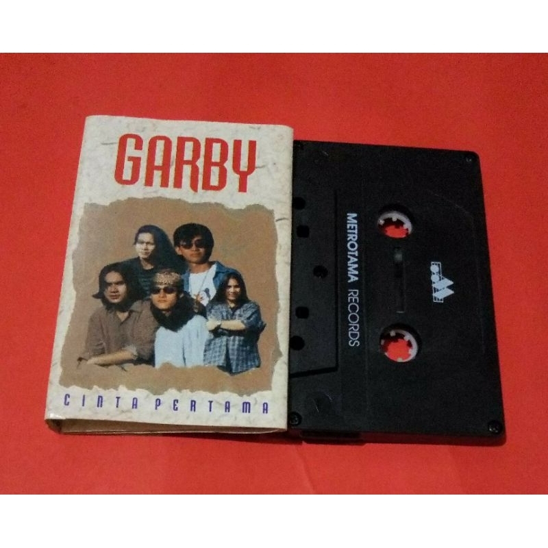 kaset pita GARBY / CINTA PERTAMA
