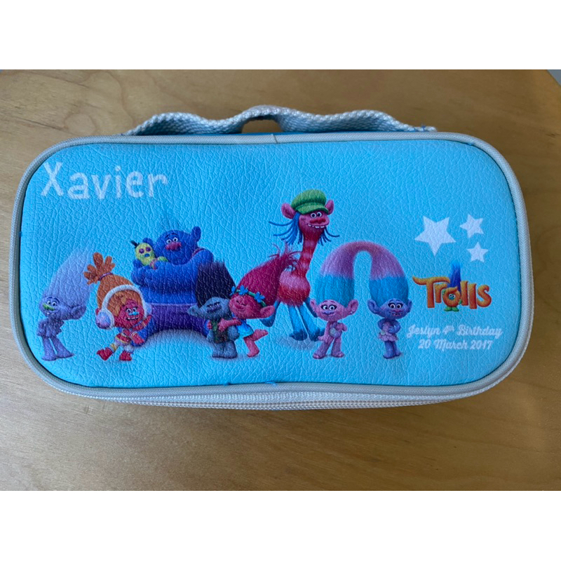 

Tempat pensil sekolah Trolls xavier