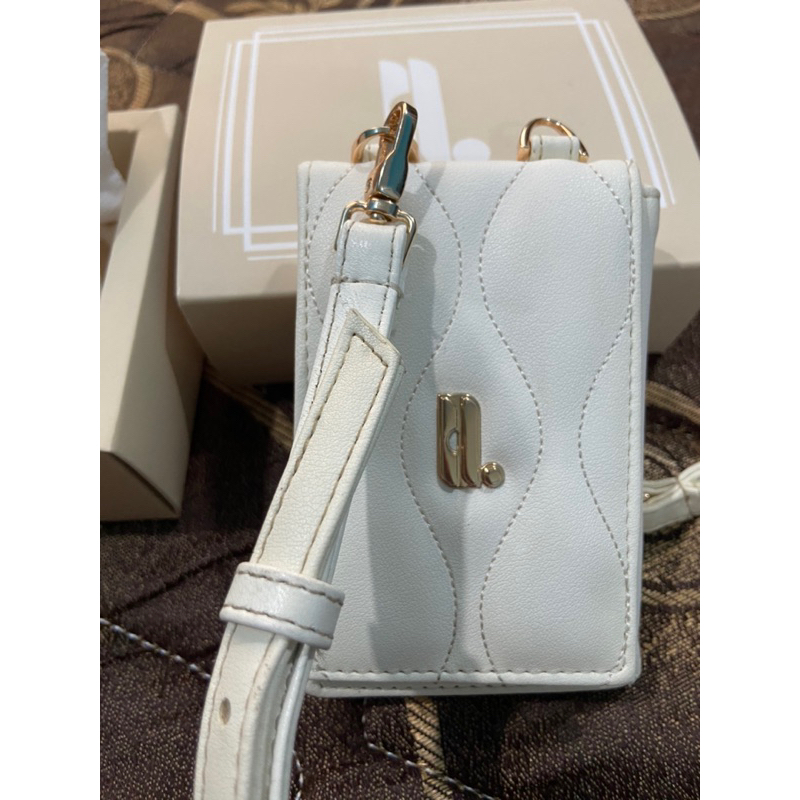 

Evora Lanyard Heylocal