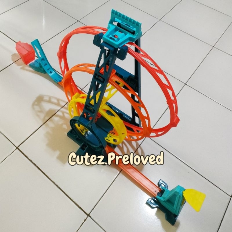 Preloved - Hotwheels track builder Triple Loop Kit
