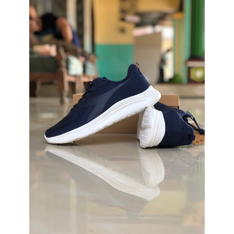 Sepatu lari diadora keenan navy (ORIGINAL RESMI STORE)