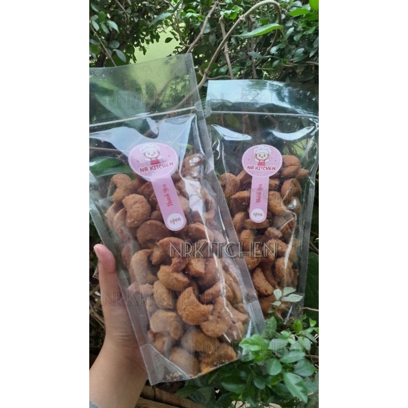 

Kue Adas Srundeng Bulan