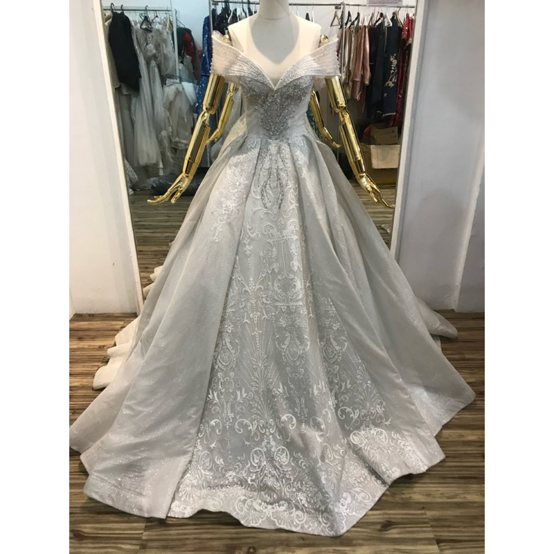 gaun pengantin putih bekas