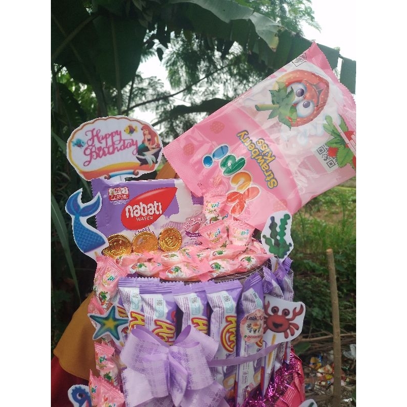 

Snack tower permen tumpah Hadiah ulang tahun Snacktower yupi Tower snack tema pink ungu kuning coklat permen tumpah Kado ultah hadiah khitan hampers