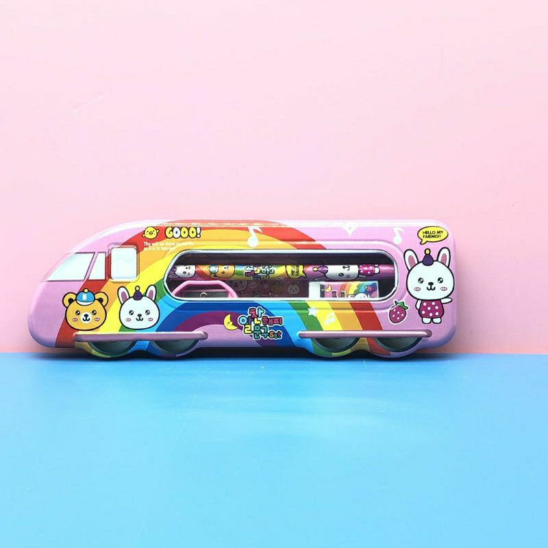 

Kotak Pensil Motif Kaleng Berbentuk Bus / Ukuran 20,5 x 6,5 x 2 cm