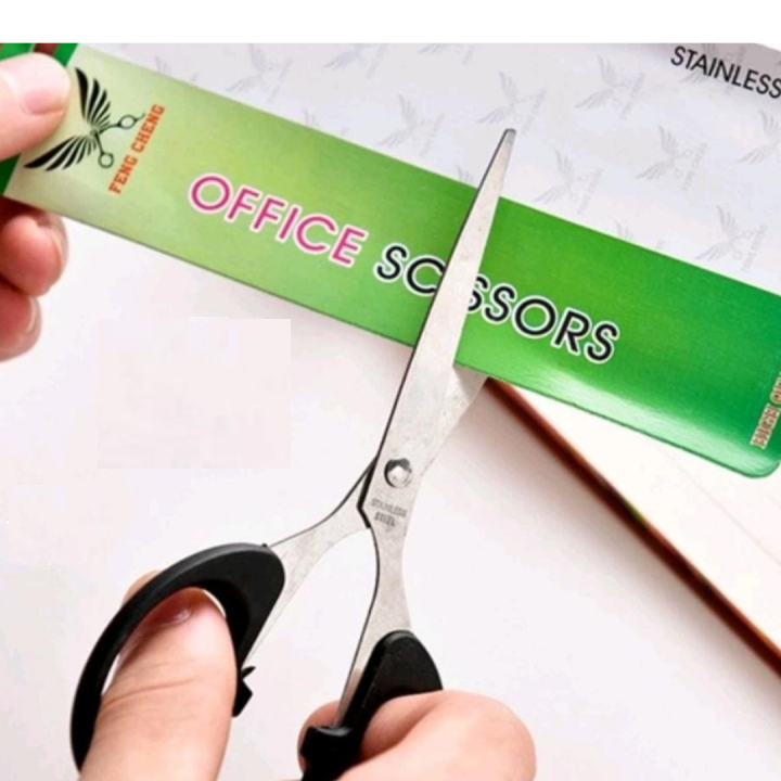 

Gunting Serbaguna Ukuran Medium 16cm