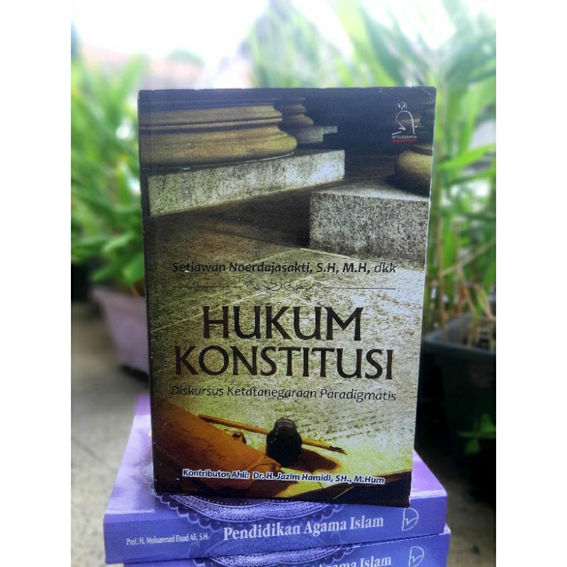 Buku HUKUM KONSTITUSI Diskursus Ketatanegaraan Paradigmatis (Setiawan)