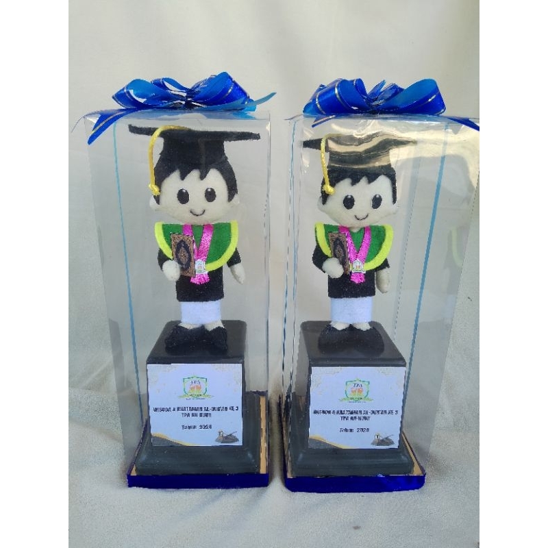 Boneka wisuda | trophy | hadiah wisuda| hadiah anak TK SD SMP SMK