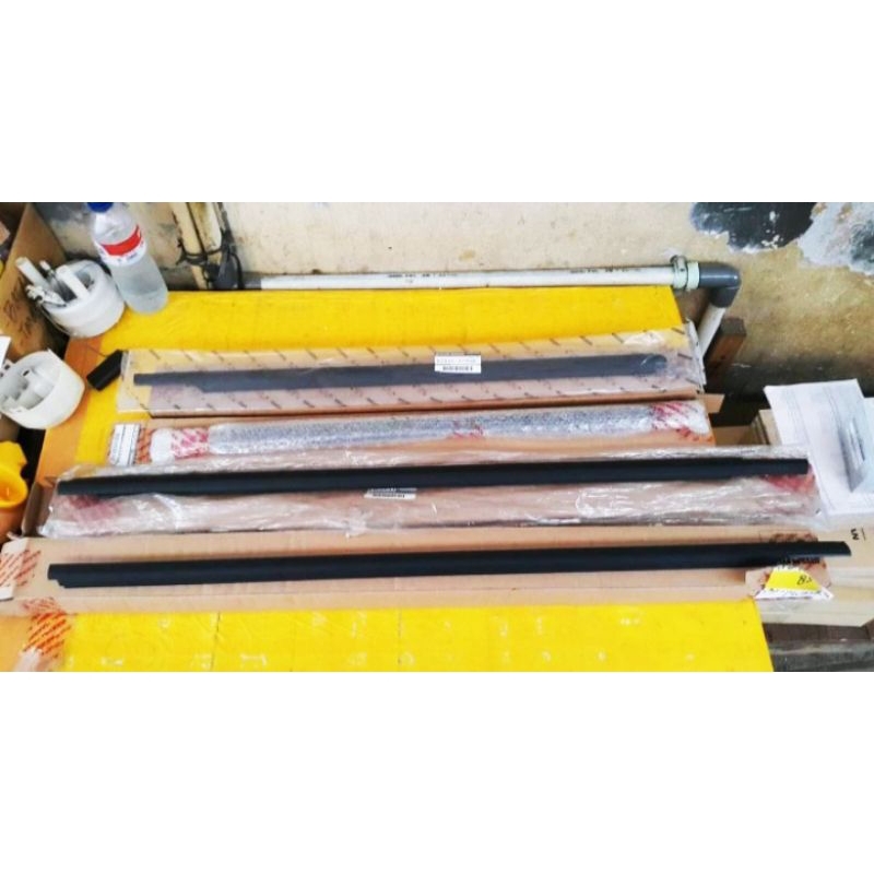 HM - pelipit pintu kaca luar nissan grand livina grand livina ORIGINAL - BELAKANG KIRI