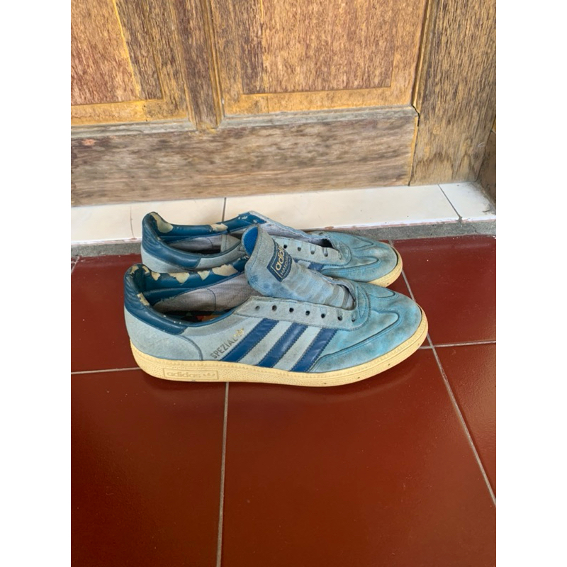 sepatu adidas spezial biru