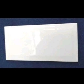 Keramik Putih Bevel 10x20 Glossy