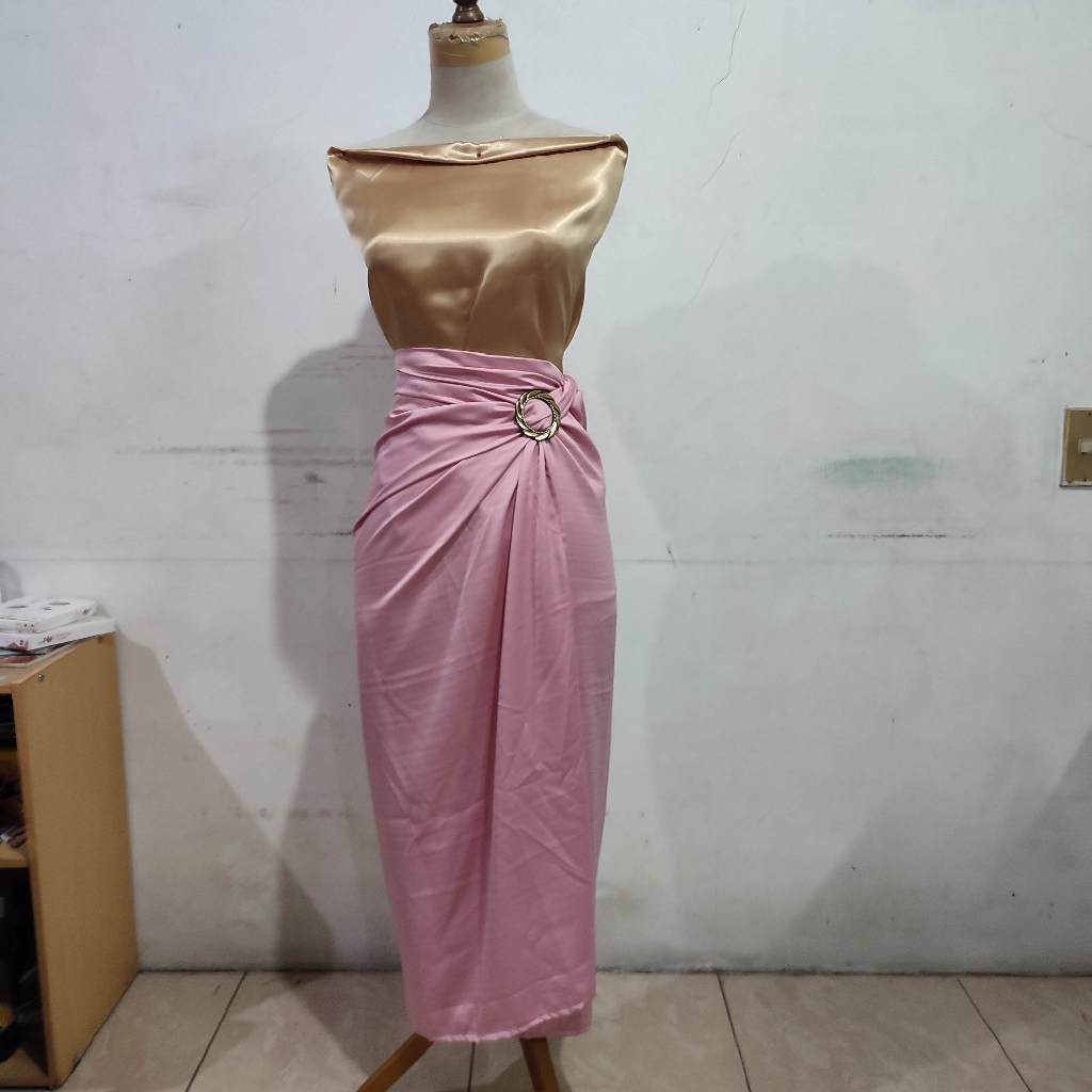 Rok lilit satin // satin wrap skirt // bawahan kebaya // rok polos // rok satin