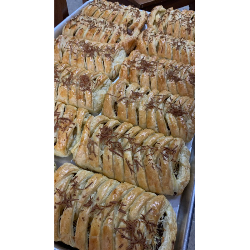 

CHOCO CHEESE BRAID (CCB)