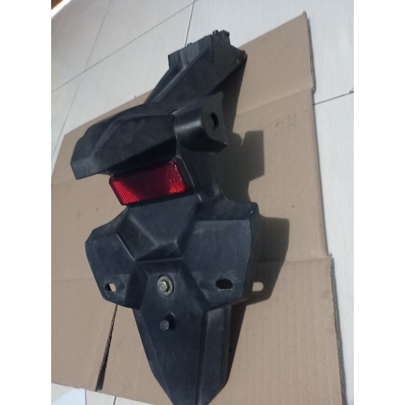 spakbor belakang cbr 150 r facelift