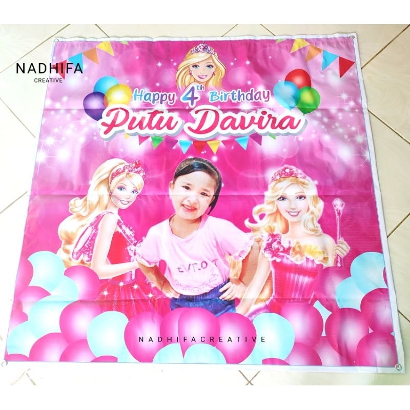 Backdrop Ulang Tahun Desain Barbie + Foto Anak