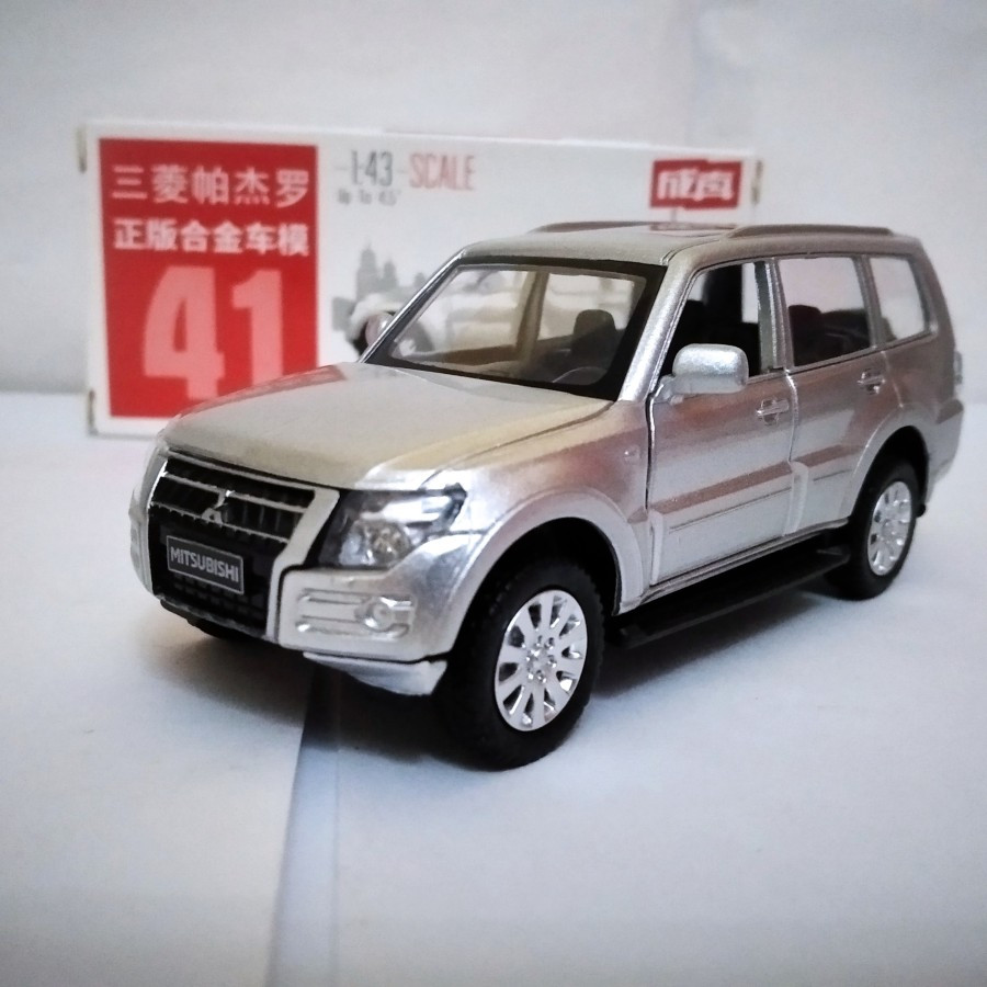 Diecast mobil Mitsubishi Pajero skala 1:43 mainan bahan besi harga murah