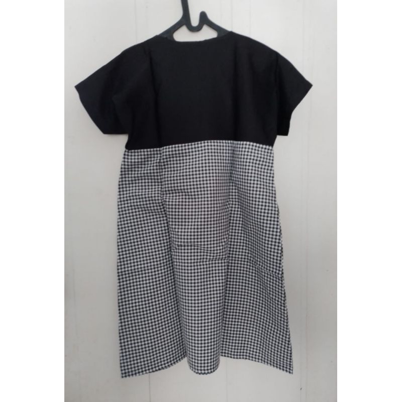 MIDI dress wanita remaja Hitam dan Kotak-Kotak Putih