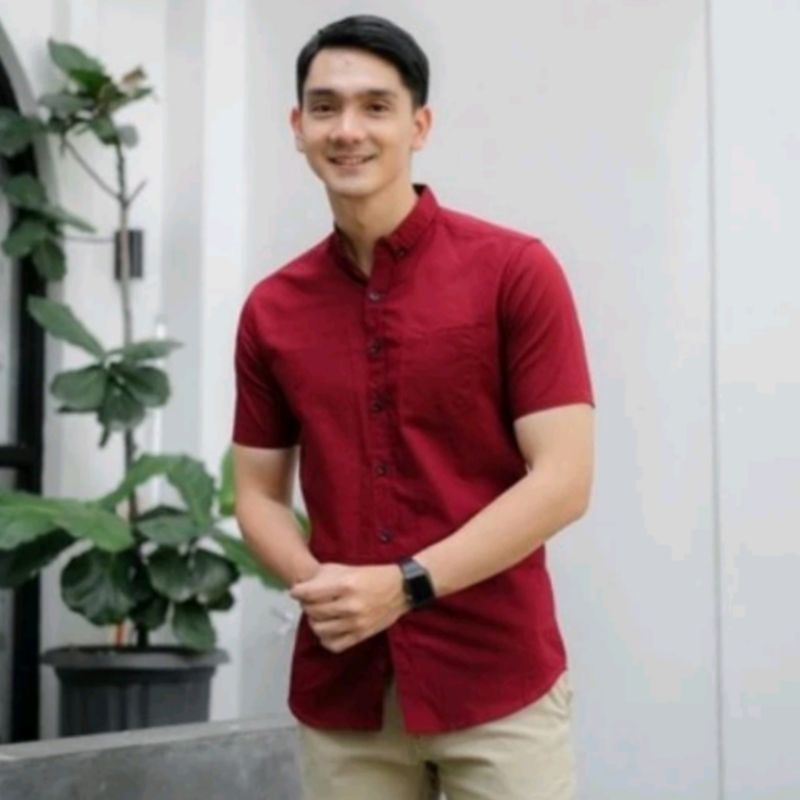 Kemeja maroon pria Kemeja maroon pria lengan pendek Kemeja merah maroon pria Kemeja Merah Maroon Pri
