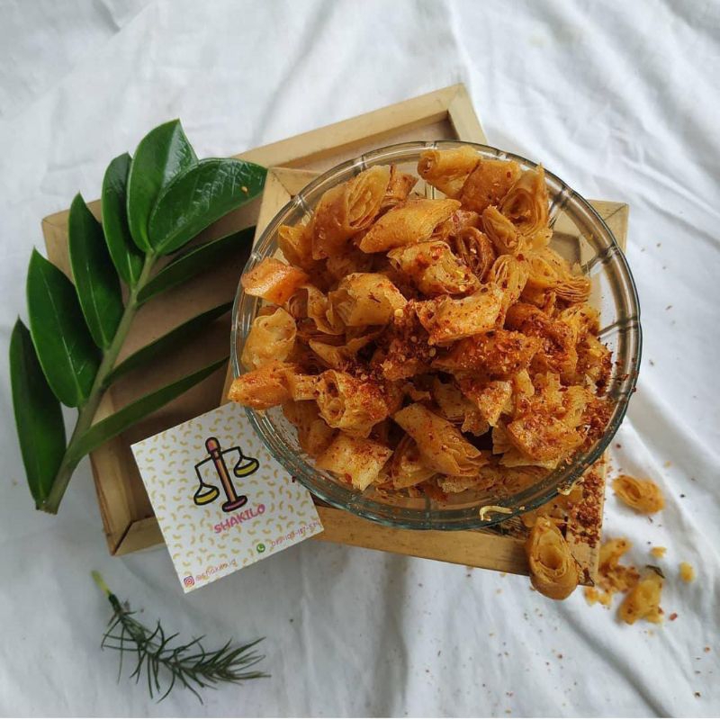 

Cemilan Keripik Lumpia pedas renyah dan gurih 250gram murah