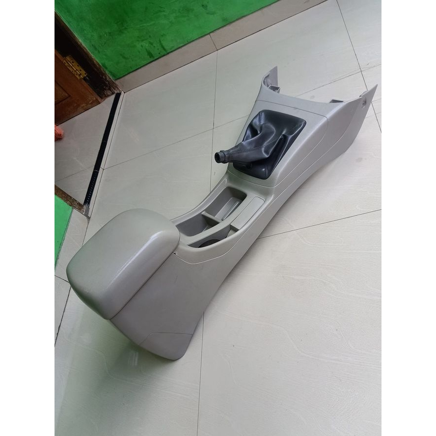 console Box Innova 2005-2015