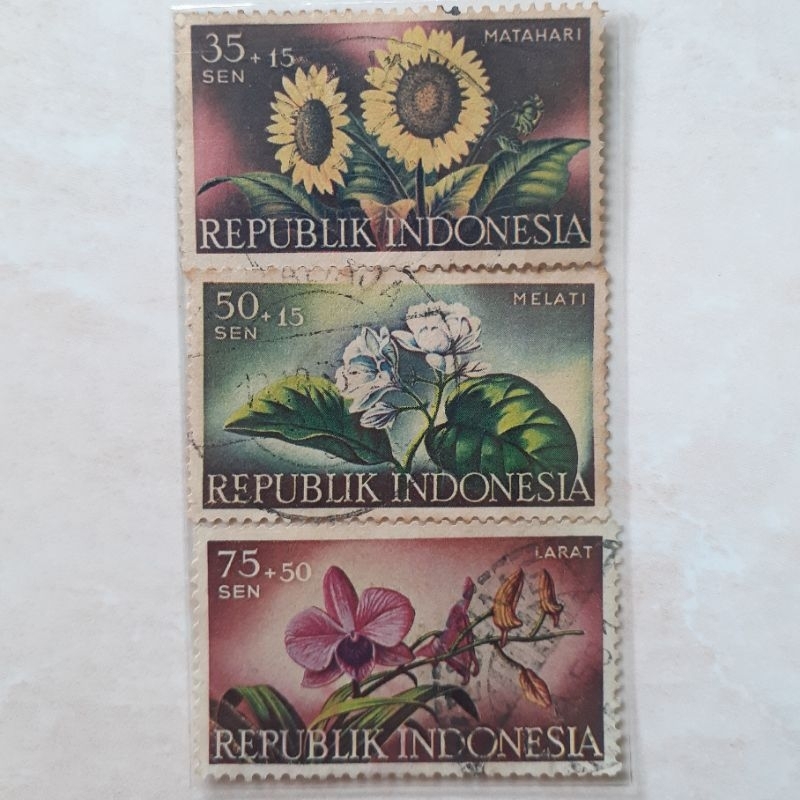 

(A) Perangko Indonesia Bunga Tahun 1957 set 3pcs