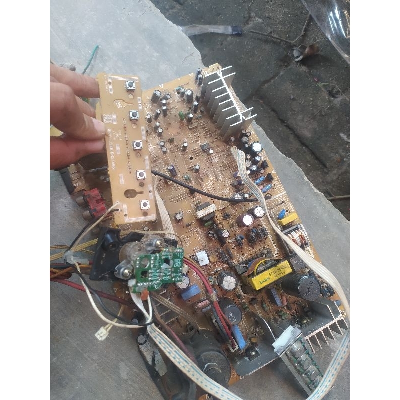 mesin tv Polytron slim 21 inchi mati beserta yoke bagus